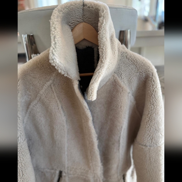 HiSO FRACTAL REVERSIBLE SHEARLING JACKET IN BLACK/BEIGE NAPPA - Picture 11 of 13